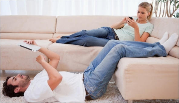 اثر مواقع التواصل الاجتماعي على العلاقات الزوجية